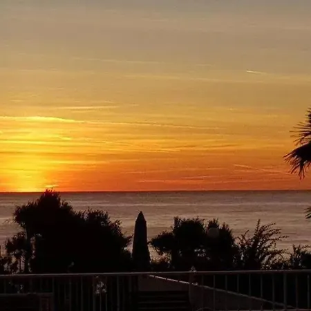 A Avec Piscine Partagee - 30 M² *