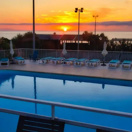 A Avec Piscine Partagee - 30 M² Apartmán Cervione