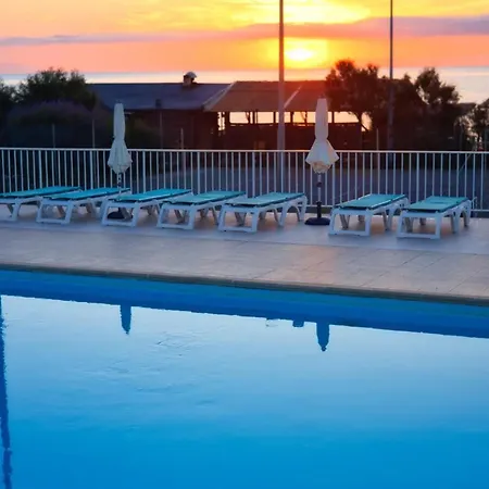 A Avec Piscine Partagee - 30 M²