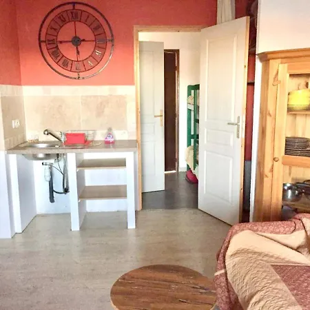 Apartment A Avec Piscine Partagee - 30 M²