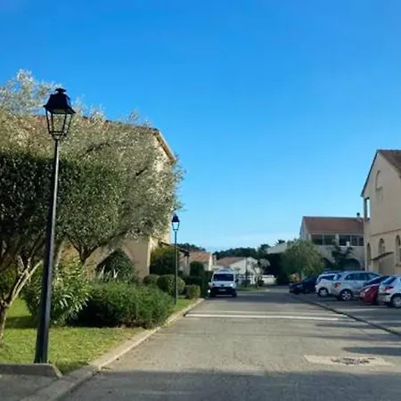 A Avec Piscine Partagee 30 M² *