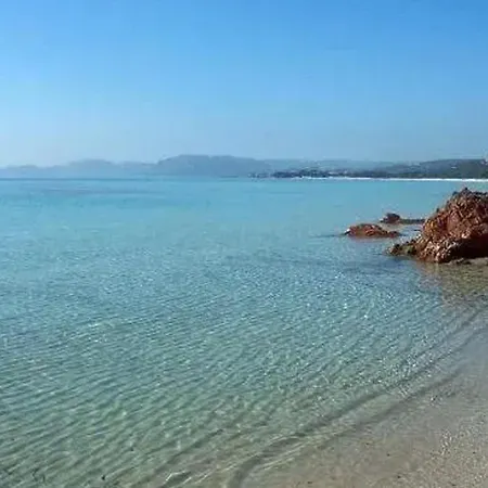 A Avec Piscine Partagee 30 M² *