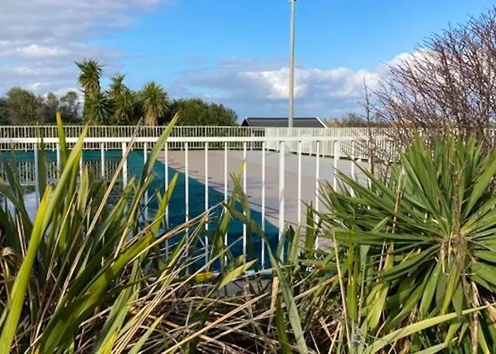 à Avec Piscine Partagée - 30 M² Cervione