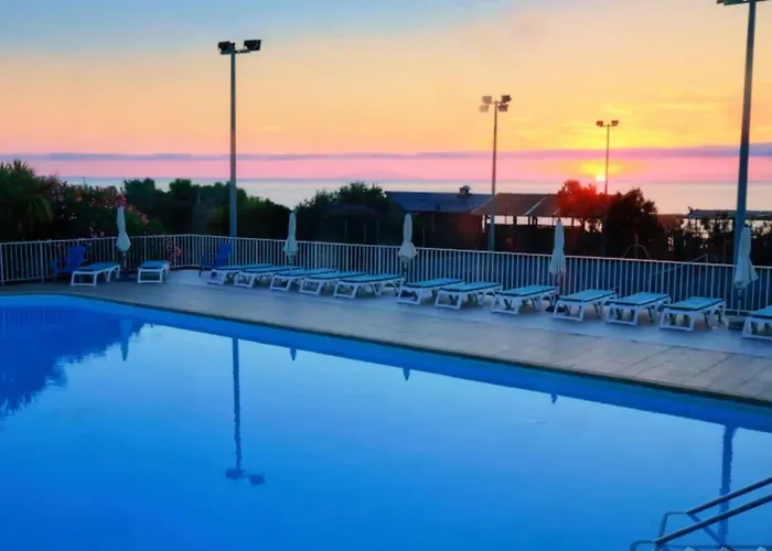 à Avec Piscine Partagée - 30 M² * Cervione